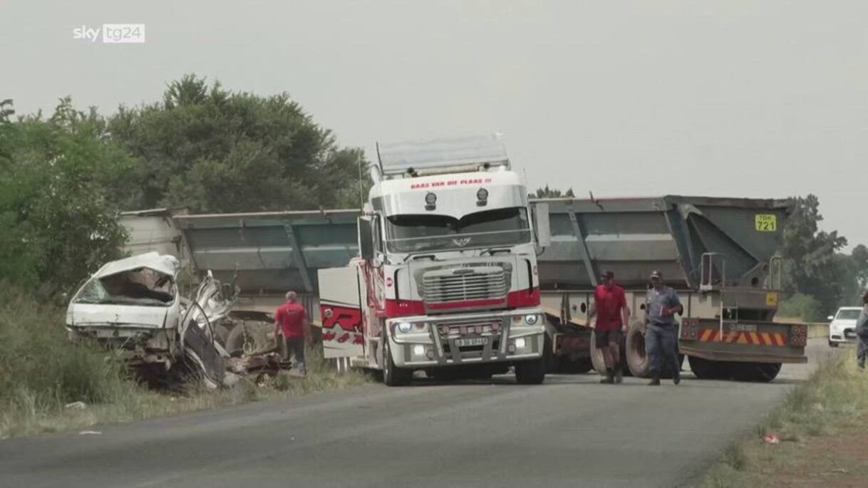 Incidente Sudafrica, 13 studenti morti vicino Johannesburg | Video Sky TG24