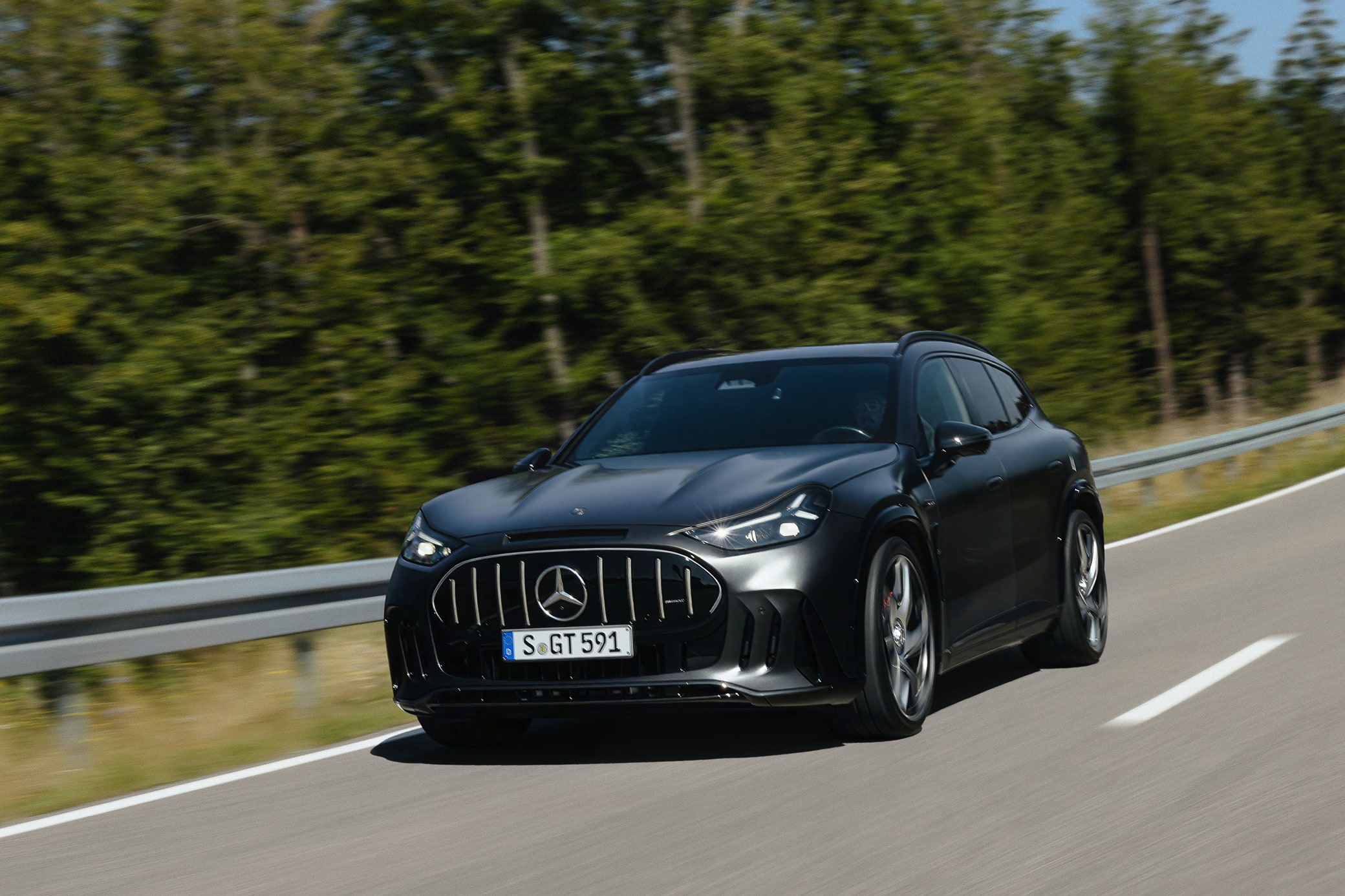 Der neue Mercedes-AMG GT SUV, Affalterbach, 2026.Mercedes-AMG GT 55 SUV | Energieverbrauch kombiniert 23,8-21,2 kWh/100 km | CO2 Emissionen kombiniert 0 g/km | CO2-Klasse: A The all-new Mercedes-AMG GT SUV, Affalterbach, 2026.Mercedes-AMG GT 55 SUV | Combined energy consumption 23.8-21.2 kWh/100 km | Combined CO₂ emissions 0 g/km | CO₂ class: A 