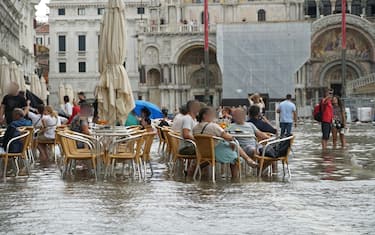 VENEZIA, SUONA LA SIRENA, ALLAGATA PIAZZA SAN MARCO