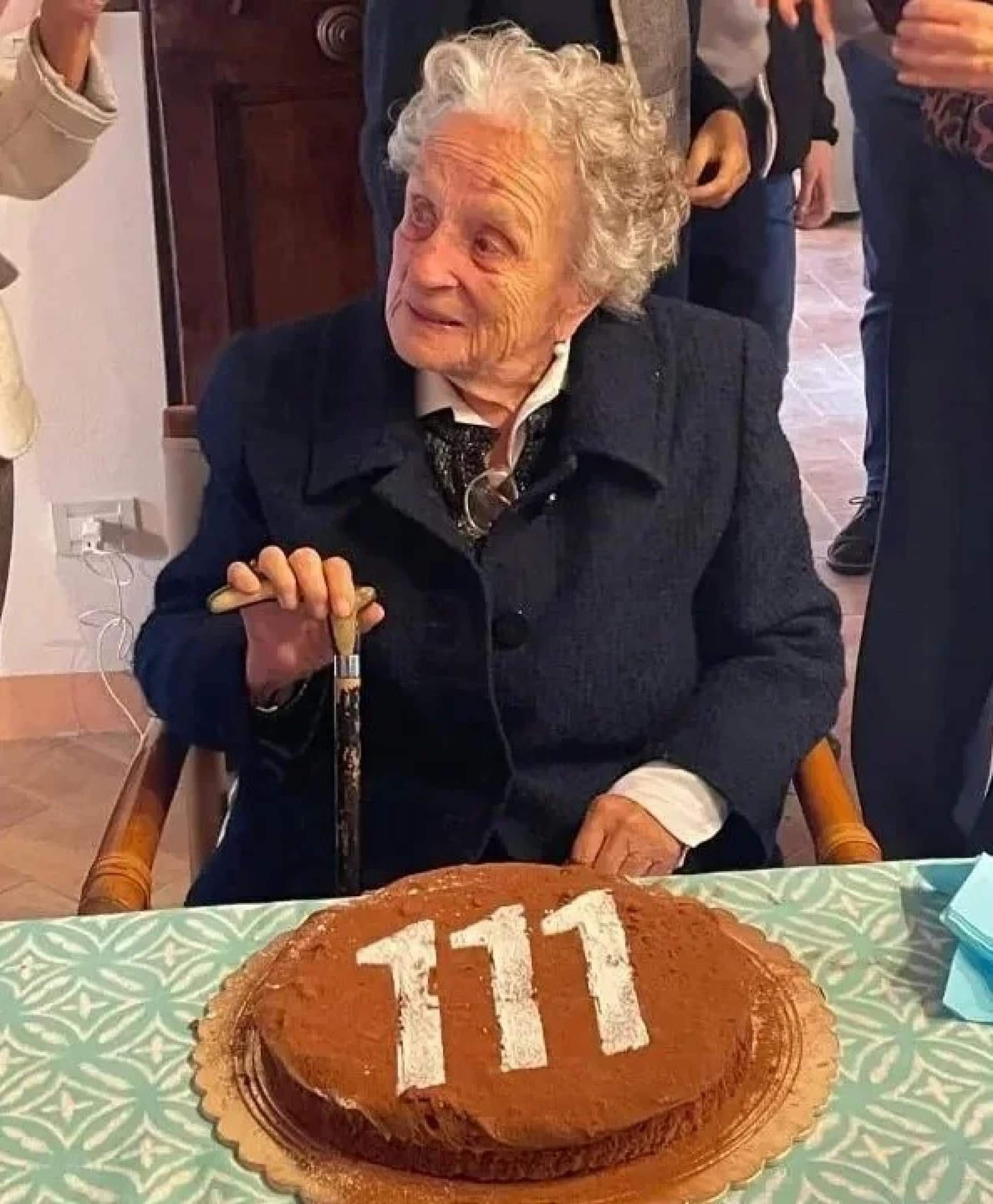 È morta a 114 anni la notte di Natale nella sua casa di Faenza, nel Ravennate, Claudia Baccarini Baldi, la supercentenaria d'Italia. Era nata a Faenza il 13 ottobre 1910 e, per longevità, oltre che prima in Italia, era la terza in Europa e - secondo quanto riferito dal Resto del Carlino che ha dato la notizia - tra le dieci persone più anziane del mondo. 
GERONTOLOGY RESEARCH GROUP
+++ATTENZIONE LA FOTO NON PUO' ESSERE PUBBLICATA O RIPRODOTTA SENZA L'AUTORIZZAZIONE DELLA FONTE DI ORIGINE CUI SI RINVIA+++ NPK +++