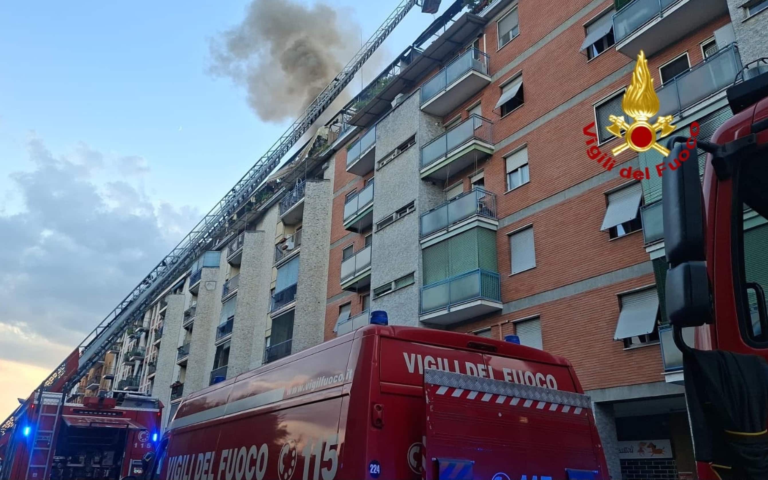 Incendio a Milano in zona Crescenzago
