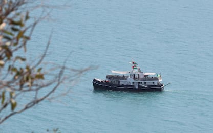 epa12369459 The Global Sumud Flotilla (GSF) sets sail for Bizerte Port after announcing its departure from Sidi Bou Said, northern Tunisia, 11 September 2025. The Gaza-bound GSF flotilla is an international maritime initiative that began sailing in August 2025, aiming to break the Israeli blockade and deliver vital aid to the Gaza Strip.  EPA/MOHAMED MESSARA