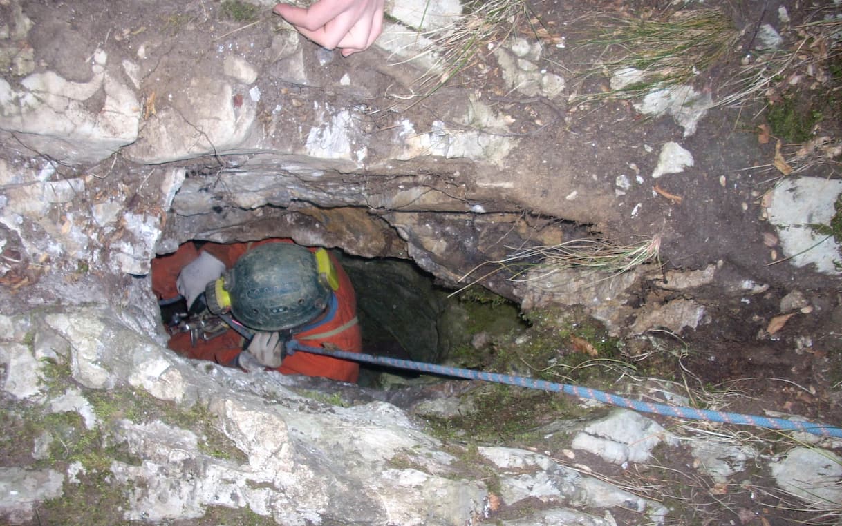 Cuneo, speleologo incastrato a 120 metri profondità in grotta