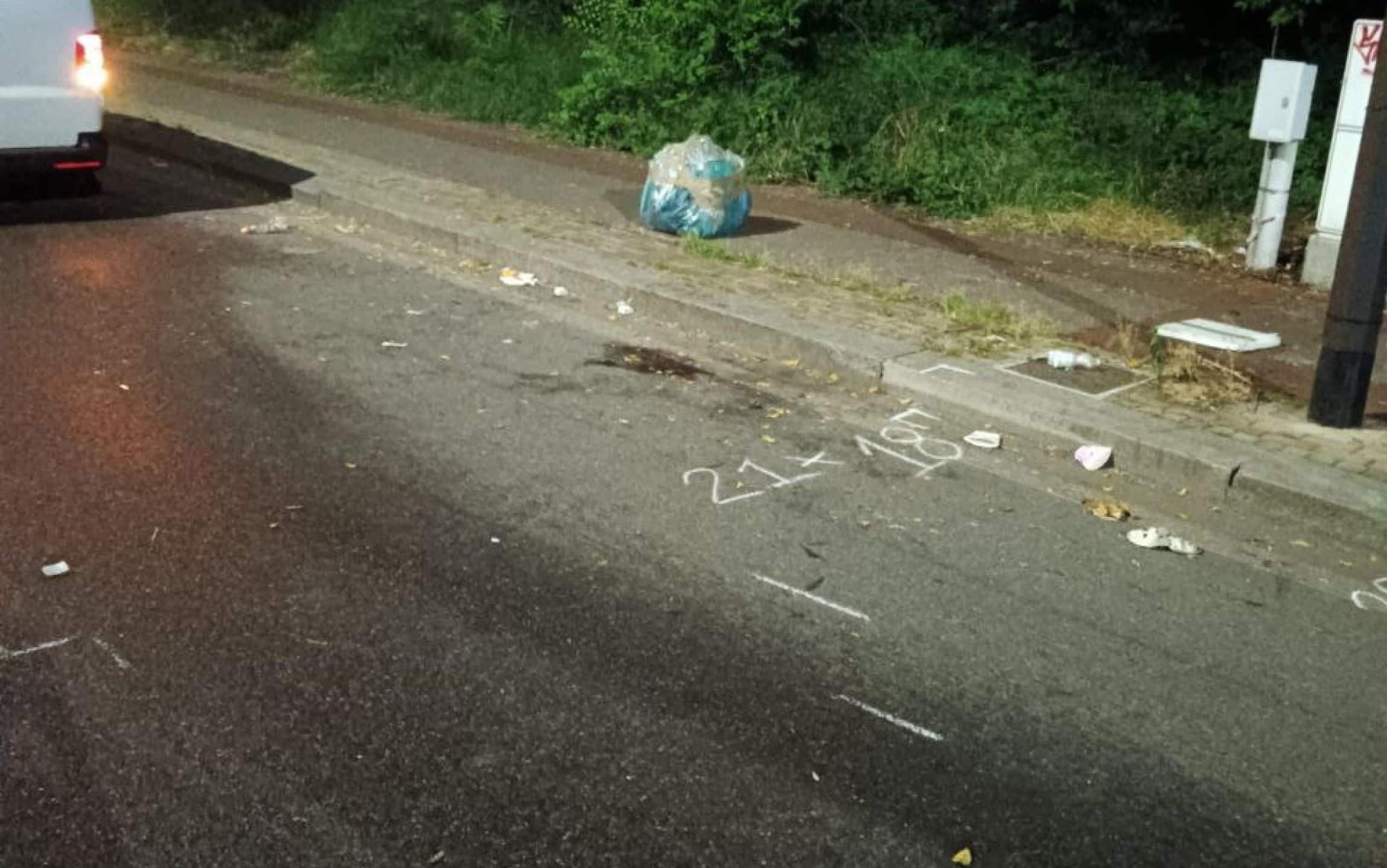 Un uomo di 34 anni è morto stamani in ospedale dopo essere stato travolto da un'auto pirata nella tarda serata di ieri in via Camaldoli, alla periferia di Milano. Stando alla ricostruzione degli agenti della Polizia locale, l'uomo, che era in bicicletta, è stato tamponato da un'auto che non si è fermata a prestare soccorso. La vettura è stata ritrovata nelle vicinanze. Sono in corso le indagini per individuare il conducente al momento dell'incidente, che non risulta il proprietario dell'auto, 10 giugno 2024. ANSA/ANDREA FASANI