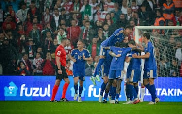 IPA89080364 - BURSA, TURKEY - SEPTEMBER 28 : Alessandro Bastoni of Italy and his team celebrate the goal during the UEFA Nations League 2026/27 League phase Matchday 2, League A Group 1 match between Turkey and Italy at Ataturk Sports Complex Matli Stadium on September 28, 2026 in Bursa, Turkey.
