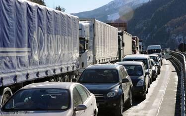CAMION TRASPORTO CARTA PRENDE FUOCO NEL TRAFORO DEL FREJUS