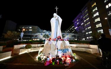 Flowers and candles lay at the foot of a statue of Pope St. John Paul II outside the Gemelli Hospital in Rome, Italy, 27 February 2025, where Pope Francis is hospitalized for tests and treatment for bronchitis. Pope Francis was hospitalized on 14 February 2025 due to a respiratory tract infection. ANSA/ALESSANDRO DI MEO