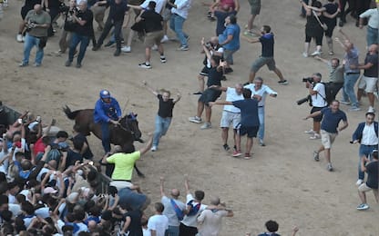 Jockey Giovanni Atzeni, nicknamed 'Tittia' and his horse Anda e Bola of Contrada of  Nicchio  competes an win  the historical Italian horse race Palio di Siena. Siena, 18/08/26, ANSA/CLAUDIO GIOVANNINI
