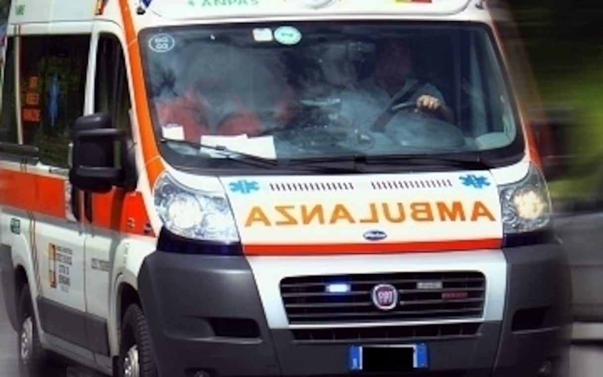 genova ambulanza travolge 12enne mentre va a scuola 232 ricoverato in condizioni critiche da Tg24.sky.it genova ambulanza travolge 12enne mentre va a scuola 232 ricoverato in condizioni critiche