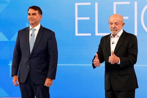 epa13326852 Brazilian President and re-election candidate Luiz Inacio Lula da Silva (R) and opposition candidate Flavio Bolsonaro (L) attend a debate at the TV GLOBO studios, two days before the second round of the presidential election, in Rio de Janeiro, Brazil, 23 October 2026.  EPA/Andre Coelho