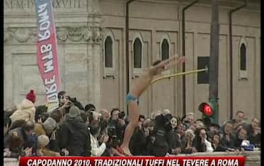 Tuffi nel Tevere a Capodanno