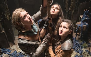 Wil-Austin-Butler-Amberle-Poppy-Drayton-Eretria-Ivana-Baquero-1200x801