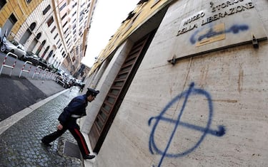 scritte_antisemite_via_tasso_ansa_01