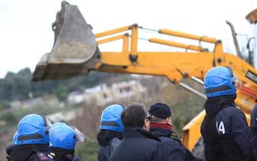 SEQUESTRO ABITAZIONE ABUSIVA ISCHIA
