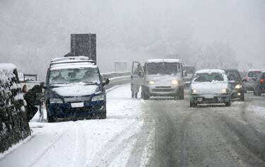 maltempo_a24_bloccata_per_neve_01