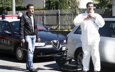 Sgozzato in casa, è giallo a Macerata