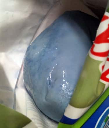 20100619-CRO-TORINO - MOZZARELLA DIVENTA BLU MAXI SEQUESTRO DEI NAS - La foto rilasciata dai NAS di una confezione delle mazzoralle sequestrate/ANSA/Tonino Di Marco   
