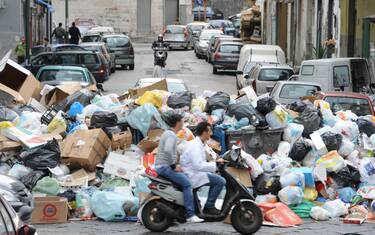 emergenza_rifiuti_napoli
