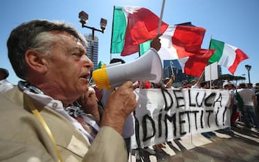 proteste_regione_campania_de_luca