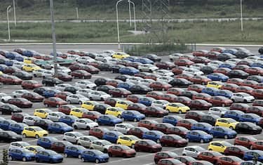 Auto, immatricolazioni ai minimi da 17 anni