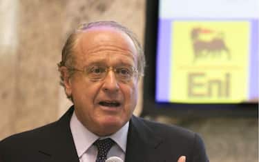  Paolo Scaroni in un'immagine di archivio.Quello delle forniture di gas, ha spiegato l'a.d., non e' un problema ''perche' la Libia rappresenta relativamente poco, circa il 10% delle nostre forniture, perche' siamo alla fine della stagione invernale e c'e' gas in tutta Europa in abbondanza. Anche grazie agli investimenti Eni, - ha aggiunto - c'e' una capacita' di importazione importante dai gasdotti TAG e TTPC che ci collegano alla Russia e all'Algeria''. ''Quindi - ha concluso - non vedo problemi ne' a breve ne' a lungo''.ANSA / ALESSANDRO DI MEO