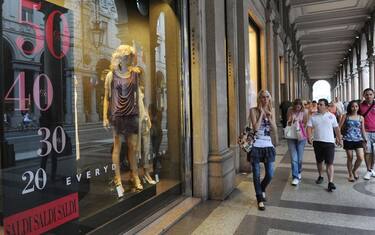 Saldi, al via sabato in tutta Italia