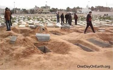 libia_fosse_comuni_tripoli_01