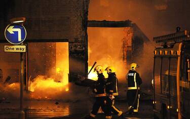 londra_3_scontri_londra_ansa_9_08_2_1