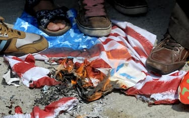 bandiera_usa_in_fiamme_getty
