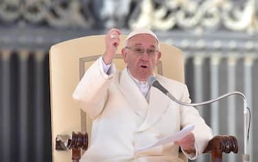 papa_francesco_soldi_sporchi