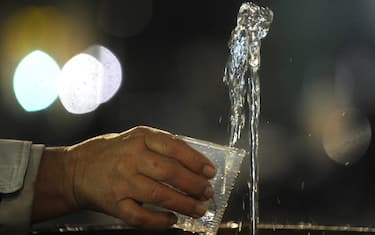 DL RONCHI: ACQUA AI PRIVATI; IL GOVERNO PONE FIDUCIA
