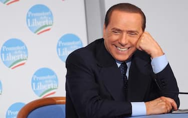 BERLUSCONI LANCIA ESERCITO PALADINI PDL,