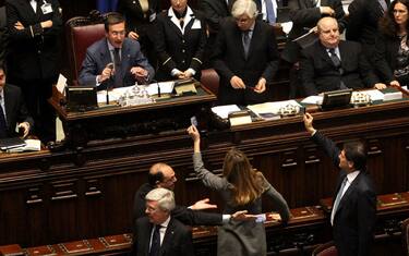 deputati_camera_alfa_prestig_roman_lamento_ansa_02