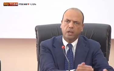 Alfano: "Non permetterò mai che un immigrato rubi il lavoro"
