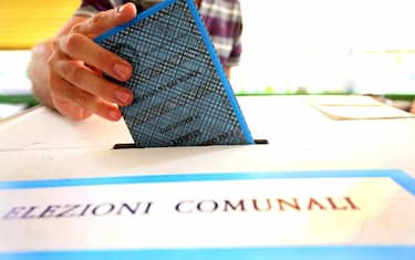 Comunali, pochi verdetti: molte città vanno al ballottaggio