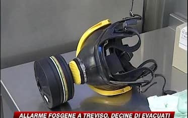 Prova a disinnescare bomba chimica, ricoverato e arrestato