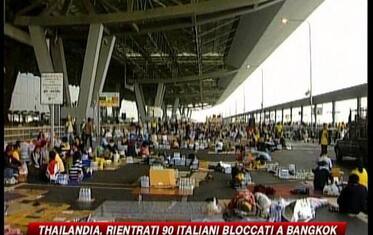 La Thailandia ancora nel caos, rientrati i primi italiani