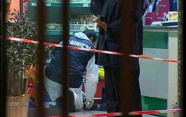Napoli, negoziante reagisce a rapina: ucciso