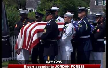 IMG_FUNERALIKENNEDY20_548x345