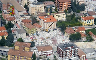 terremoto_abruzzo_macerie_vista_dall_alto