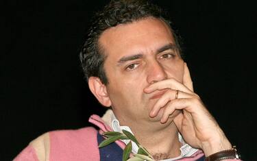 Napoli, De Magistris si candida a sindaco. Il Pd: un diktat
