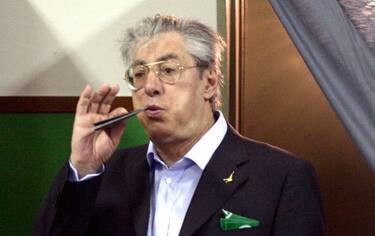 umberto_bossi_sigaro