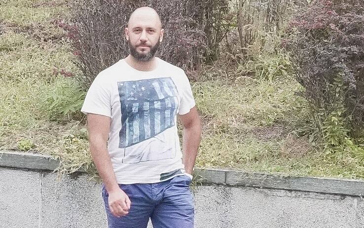 Mattia Aguzzi, passante che ha salvato la bambina caduta dal balcone a Torino