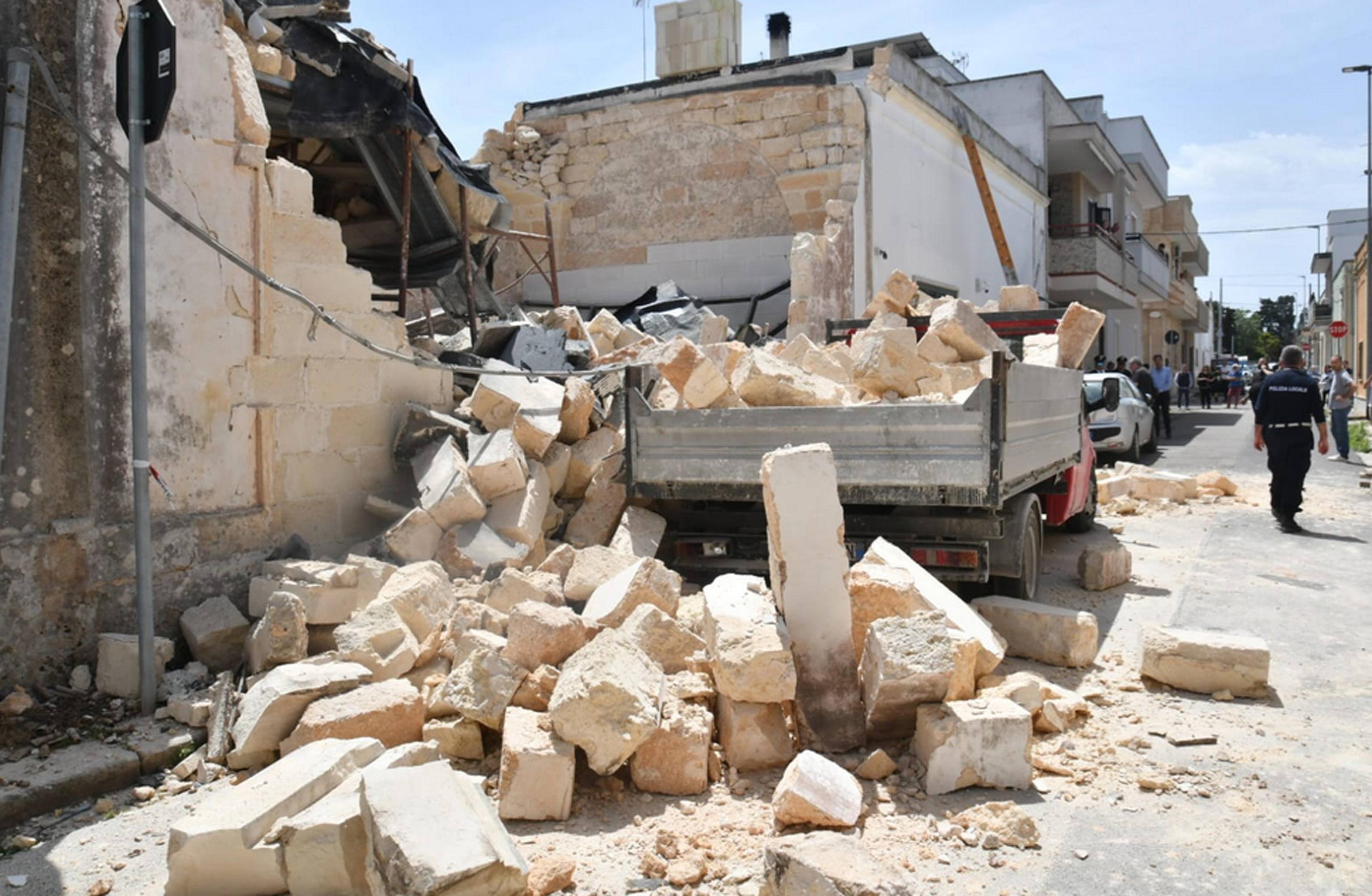 La palazzina crollata in via Ronchi a Magliano, frazione di Carmiano, Lecce