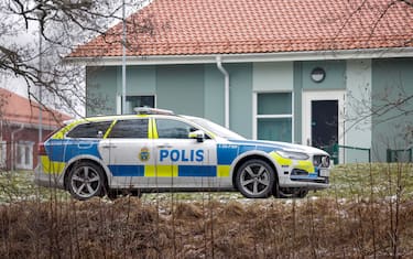 epa11874570 Police forces are deployed at the scene of a shooting at Risbergska School in Orebro, Sweden, 04 February 2025. According to police, five people were shot at the school.  EPA/Kicki Nilsson  SWEDEN OUT