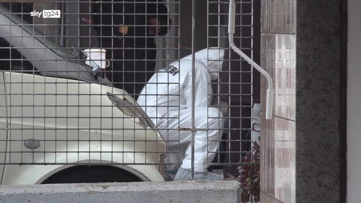 Femminicidio-suicidio, a Bisceglie 61enne lancia moglie dal balcone e si uccide