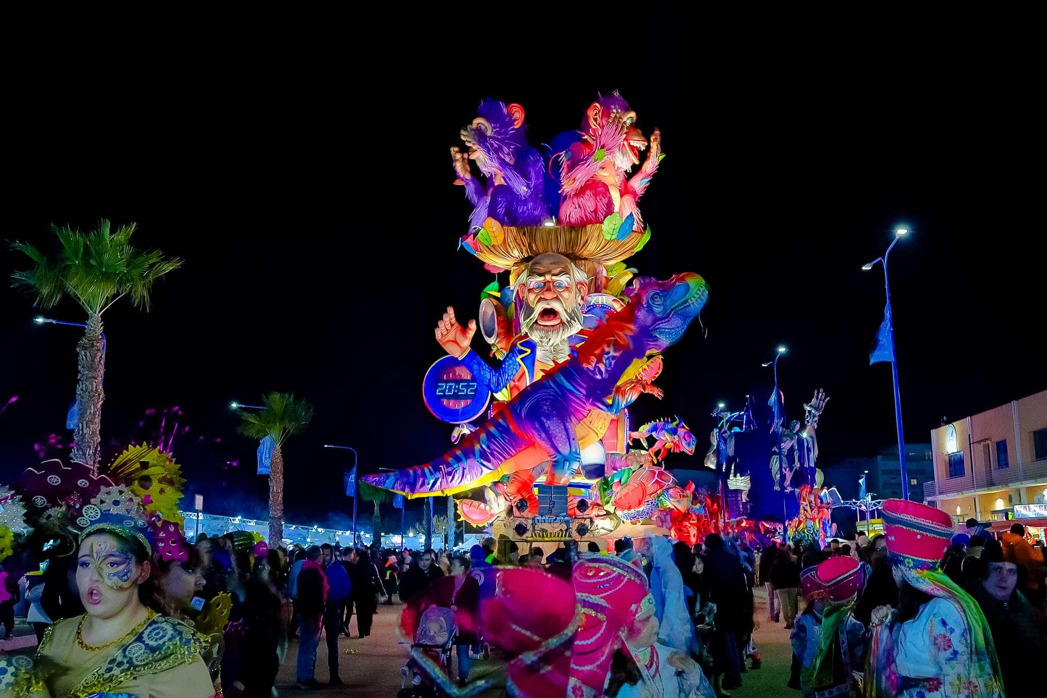 Carro allegorico "L'evoluzione della specie"