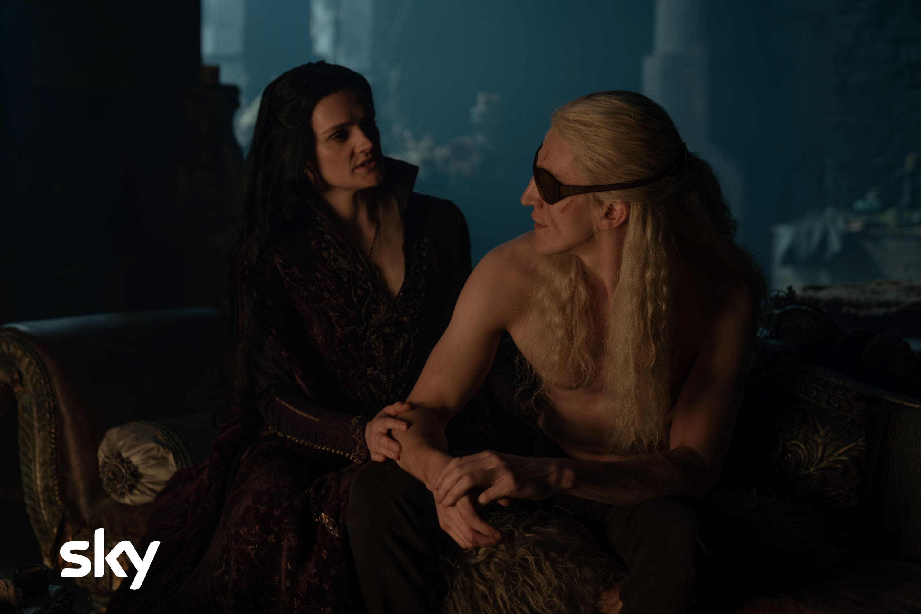 Gayle Rankin (Alys) e Ewan Mitchell (Aemond) in una scena del sesto episodio della terza stagione di House of the Dragon