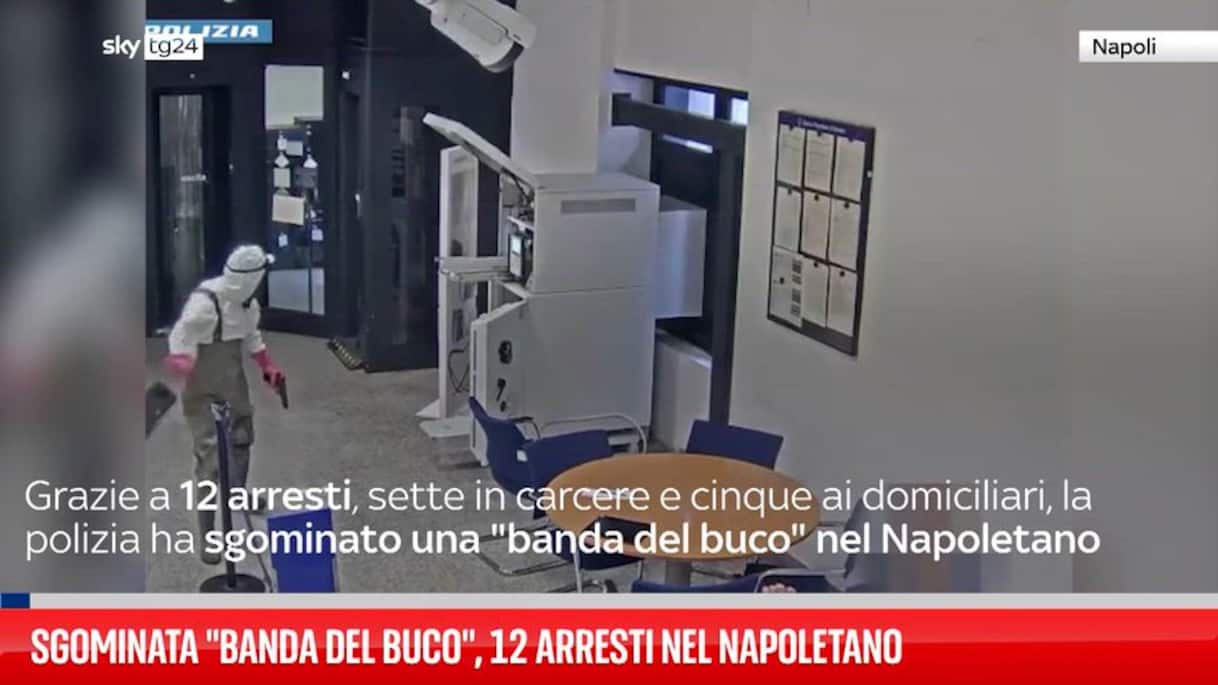Sgominata "Banda del buco", 12 arresti nel Napolet
