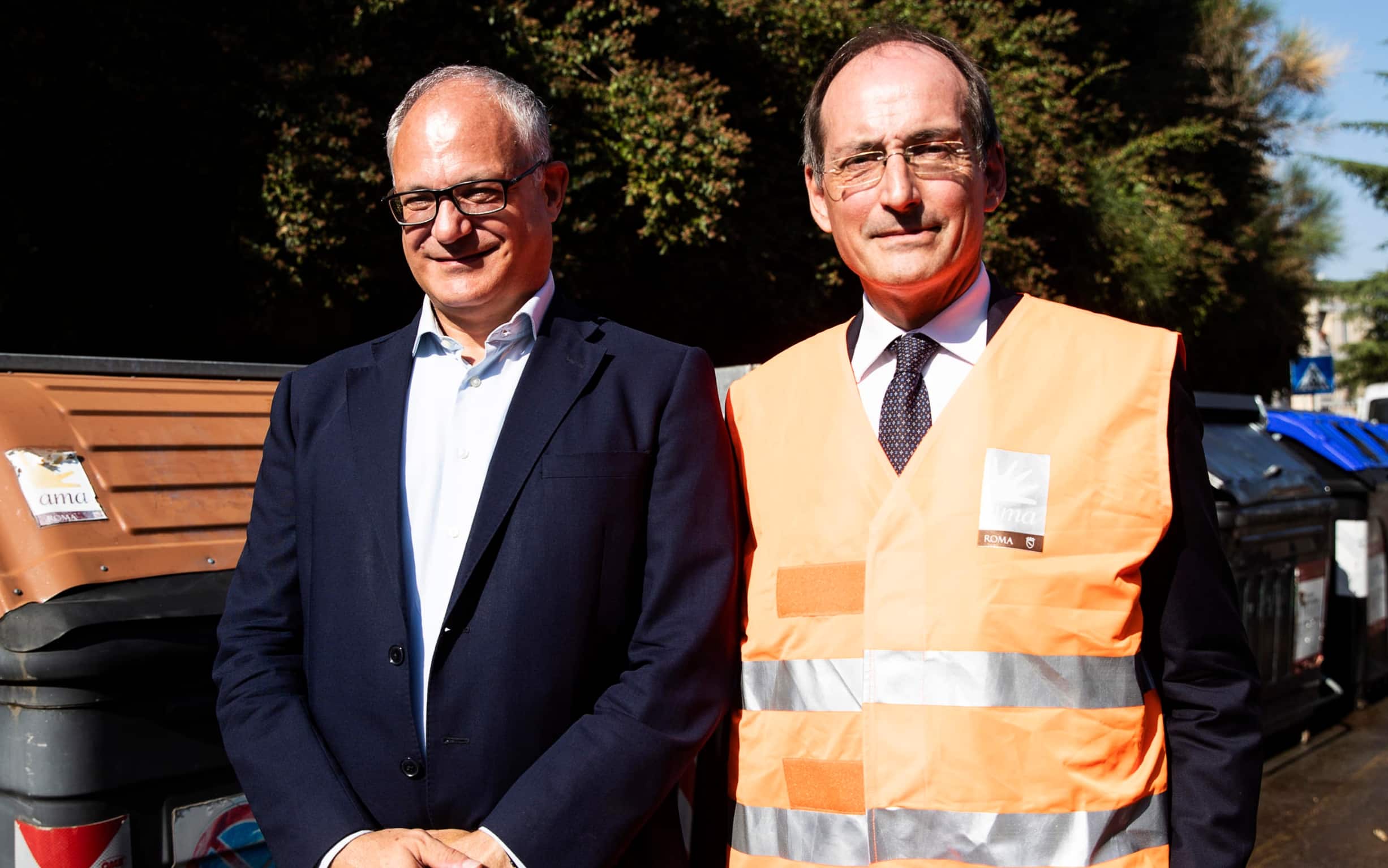 l Sindaco Roberto Gualtieri con il direttore generale di Ama Alessandro Filippi all’Istituto “Parco Flora” durante le operazioni di pulizia straordinaria previste dal Piano scuole di Ama e Roma Capitale, Roma, 24 agosto 2023. ANSA/ANGELO CARCONI